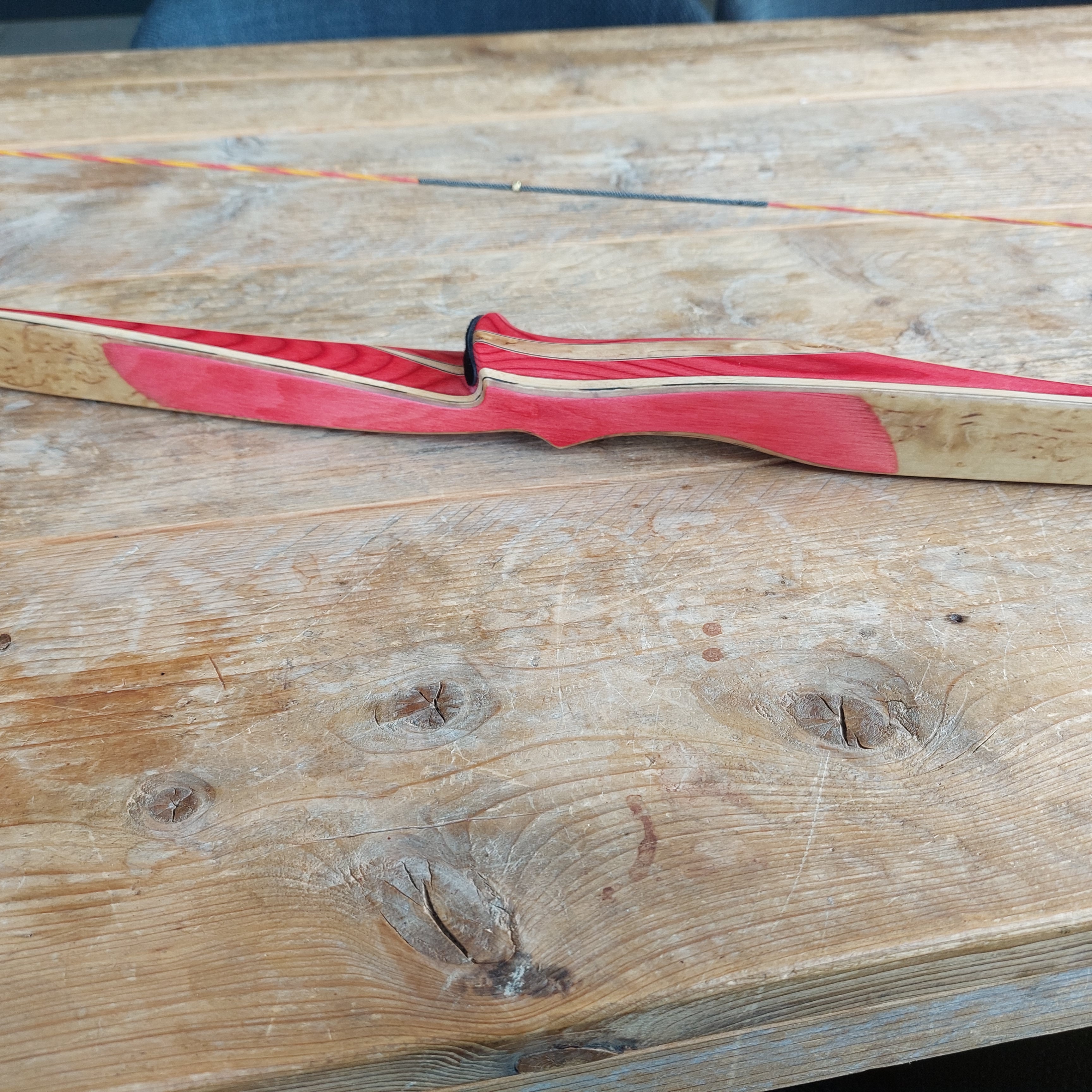 boogschutter, boog, pijlen, bogen, rode houten look