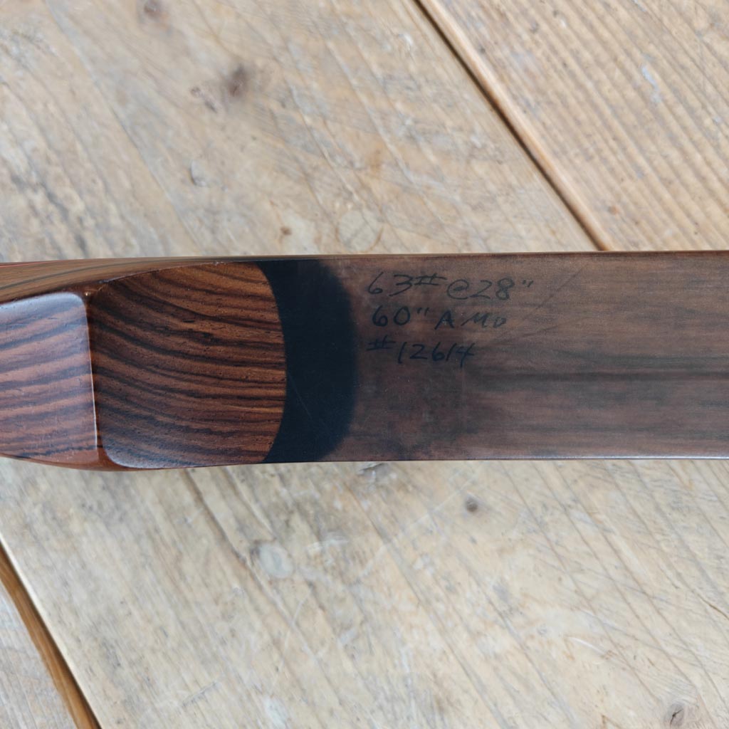 houten, zwarte afwerking, houtnering, zadel/armband, gemonteerde label